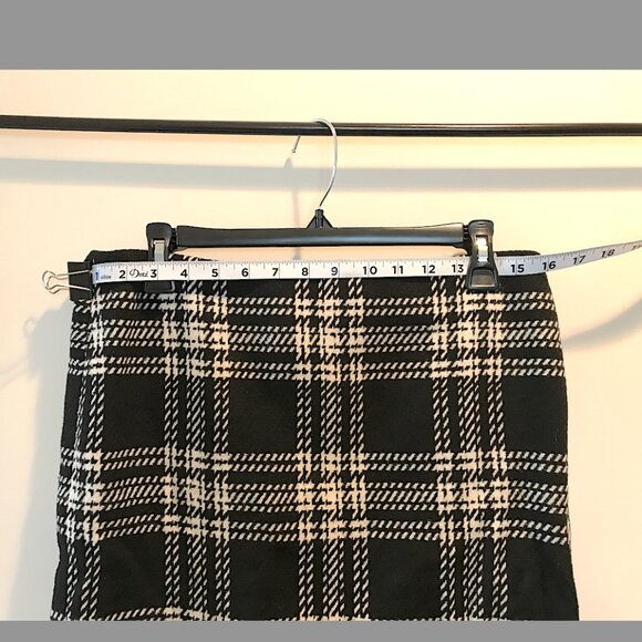 Talbots - Classic black & white plaid wool 21 inch pencil skirt, size 10p - Picture 4 of 8